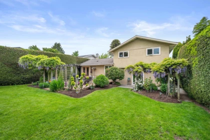 Front Yard Photo of 15464 Poplar Street, Surrey, BC