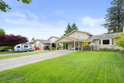 15464 Poplar Street, Surrey, BC, Surrey — Single Family Residence for sale