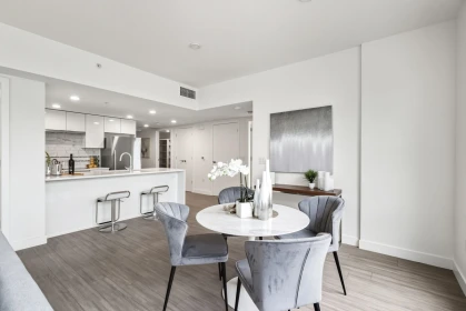 Kitchen Island Photo of 372 438 W King Edward Avenue, Vancouver, BC