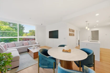 Breakfast Nook Photo of 307 733 W 3rd Street, North Vancouver, BC