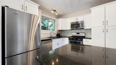 Breakfast Nook Photo of 7585 Bluejay Crescent, Mission, BC