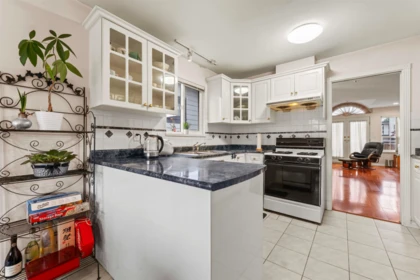 Entry Foyer Photo of 2779 Graveley Street, Vancouver, BC