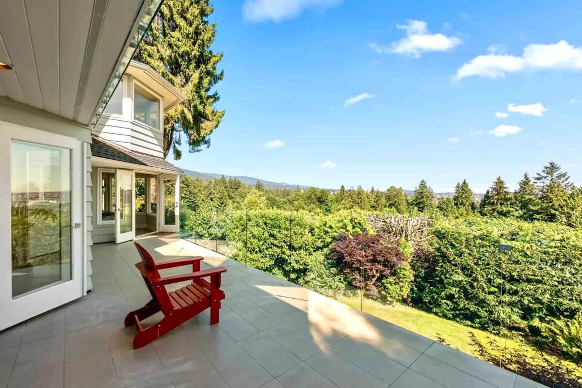 Living Room Photo of 816 Anderson Crescent, West Vancouver, BC