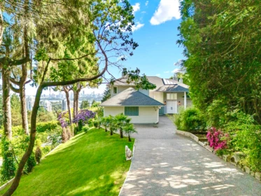 Backyard Photo of 816 Anderson Crescent, West Vancouver, BC