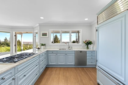 Kitchen Island Photo of 816 Anderson Crescent, West Vancouver, BC