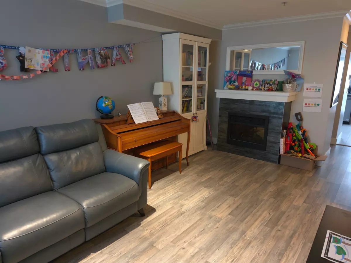 Dining Area Photo of 47 15833 26 Avenue, Surrey, BC