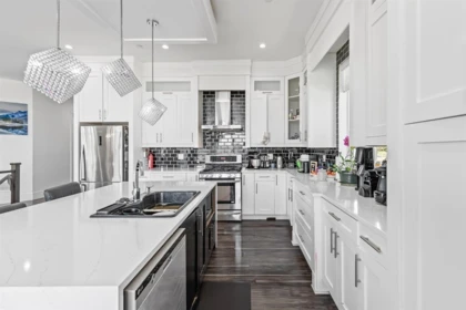 Kitchen Island Photo of 24531 Dewdney Trunk Road, Maple Ridge, BC