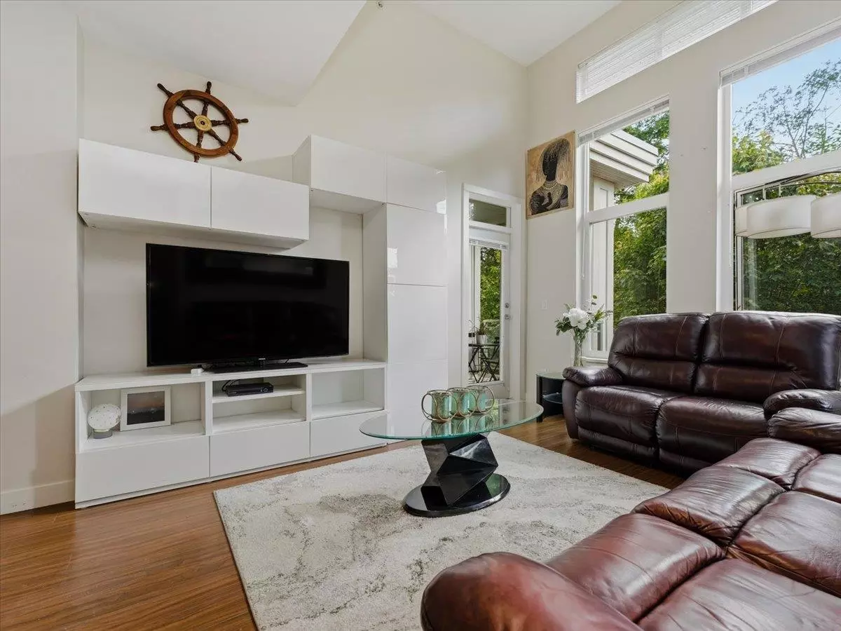 Family Room Photo of 409 15428 31 Avenue, Surrey, BC