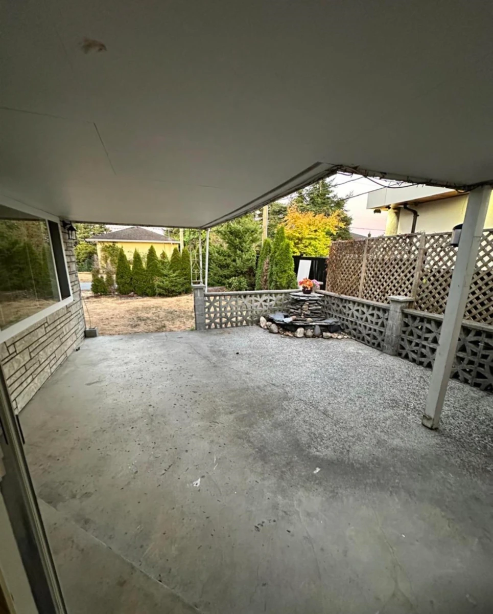 Living Room Photo of 15644 Roper Avenue, White Rock, BC