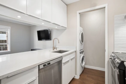 Primary Bathroom Photo of 202 555 W 14th Avenue, Vancouver, BC