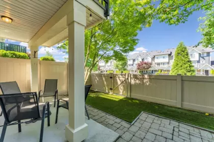 Entry Foyer Photo of 71 19525 73 Avenue, Surrey, BC