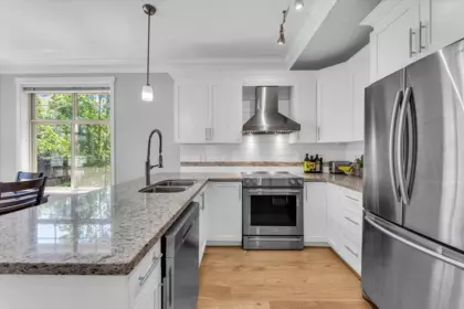 Kitchen Photo of 71 19525 73 Avenue, Surrey, BC