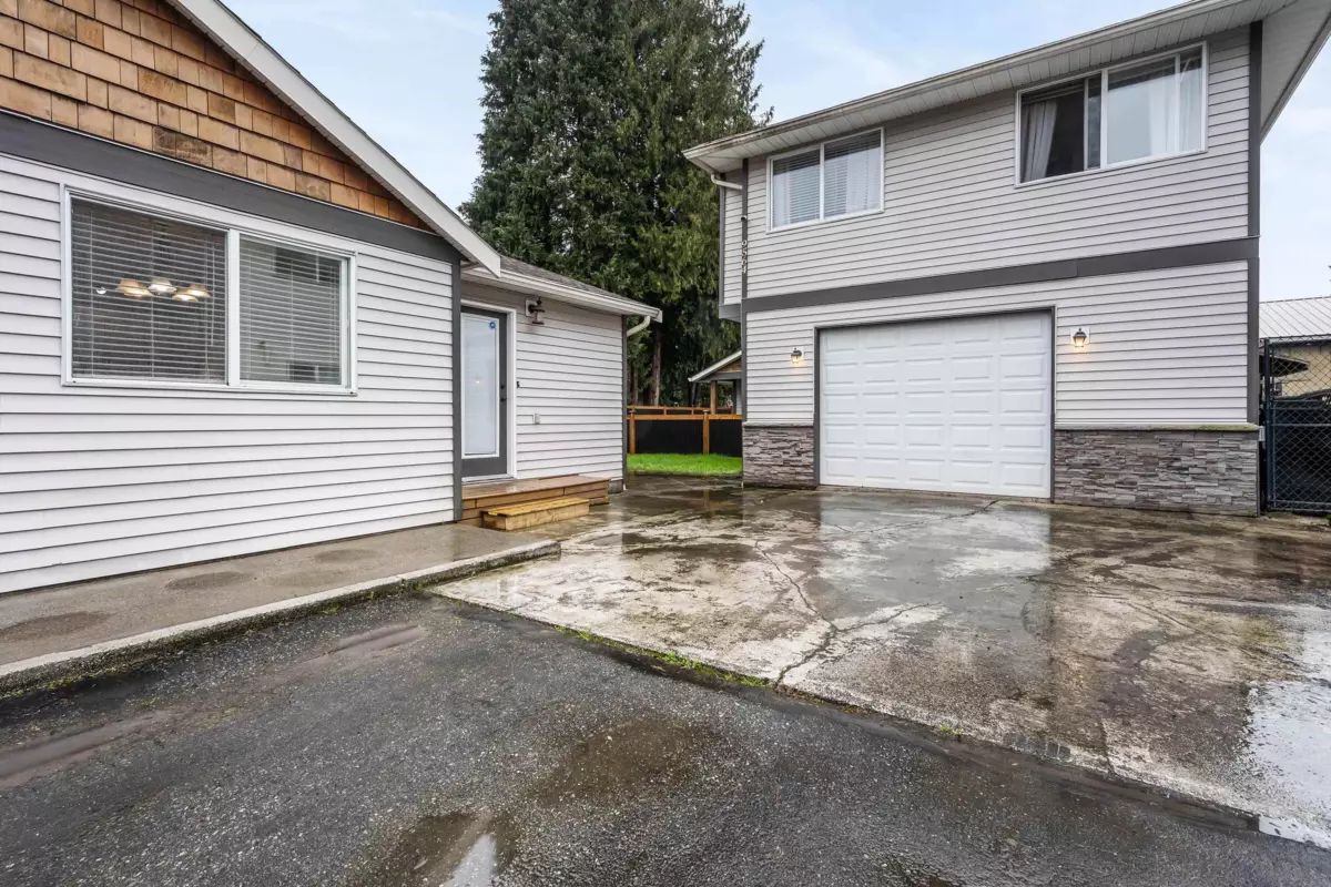 Living Room Photo of 9566 Coote Street, Chilliwack, BC