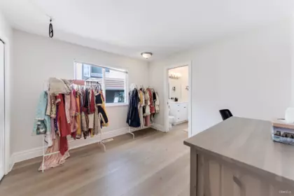 Entry Foyer Photo of 34758 Pakenham Place, Mission, BC