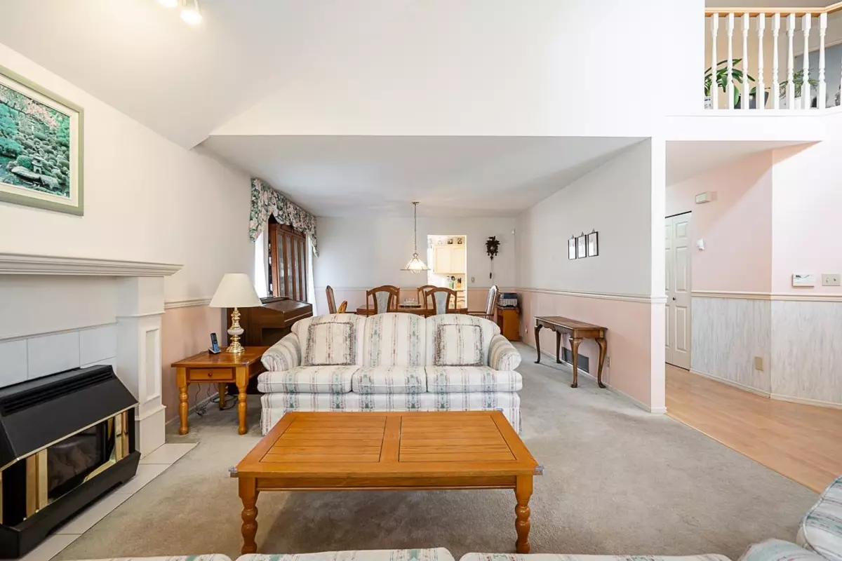 Dining Area Photo of 16156 94a Avenue, Surrey, BC