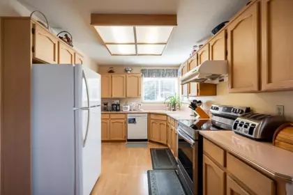 Breakfast Nook Photo of 16156 94a Avenue, Surrey, BC