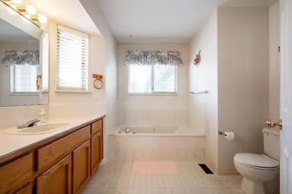 Laundry Room Photo of 16156 94a Avenue, Surrey, BC