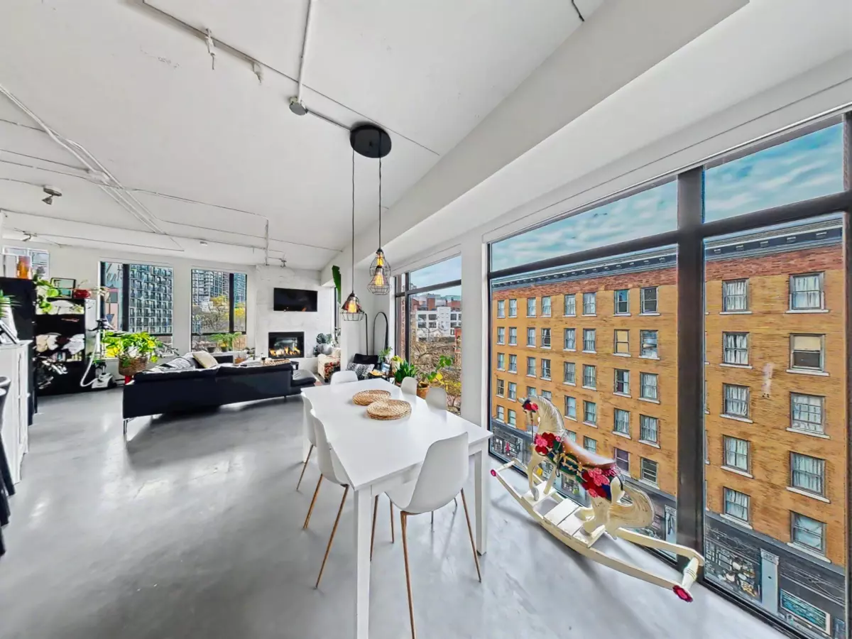 Dining Area Photo of 501 28 Powell Street, Vancouver, BC