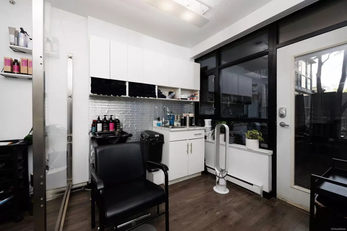 Family Room Photo of 1082 Hornby Street, Vancouver, BC