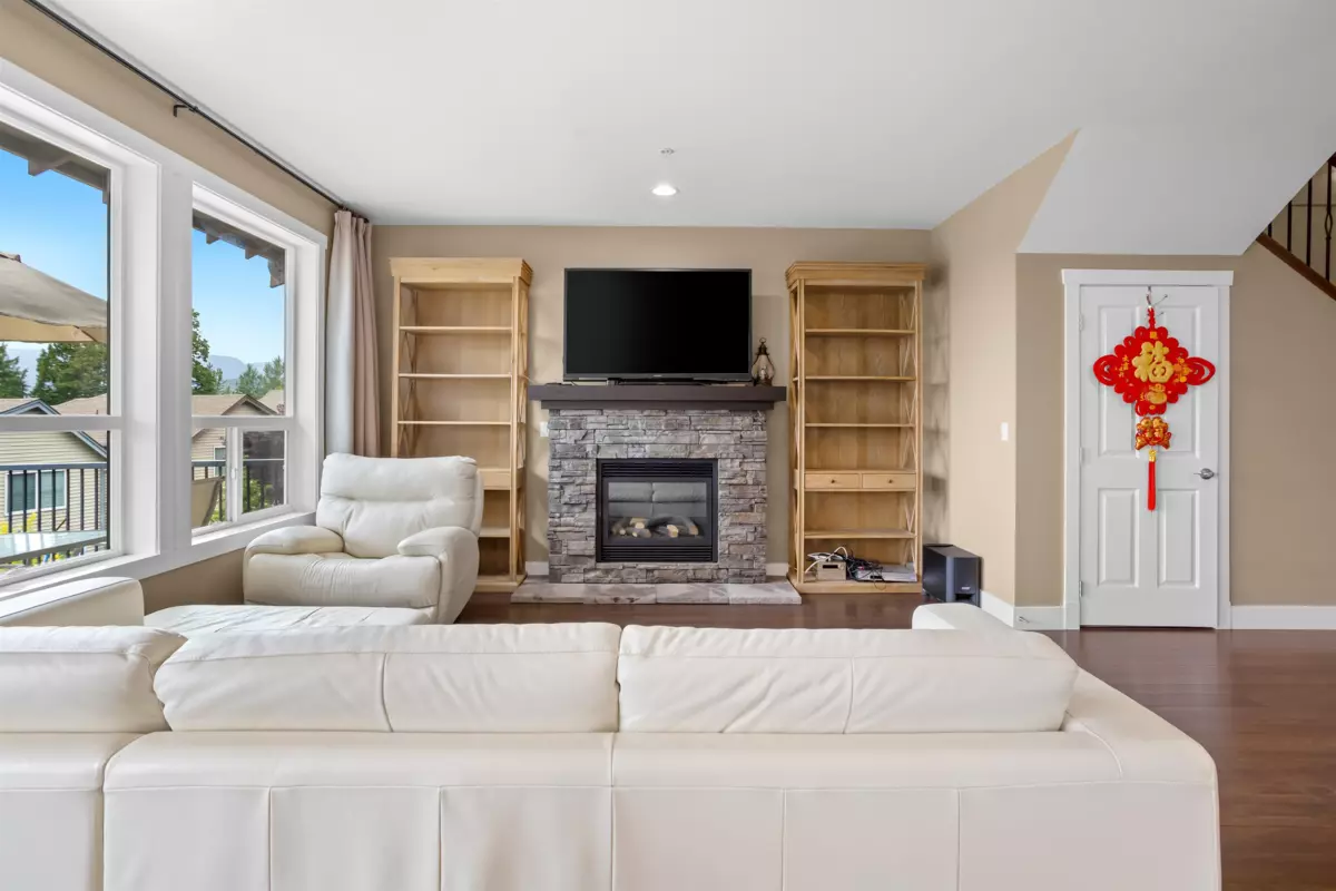 Living Room Photo of 13735 230a Street, Maple Ridge, BC