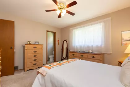 Guest Bathroom Photo of 34470 Laburnum Avenue, Abbotsford, BC