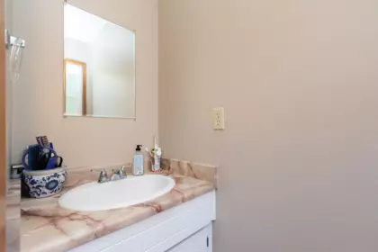 Powder Room Photo of 34470 Laburnum Avenue, Abbotsford, BC