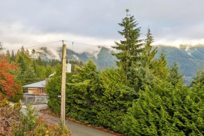 Swimming Pool Photo of 556 Ballantree Road, West Vancouver, BC