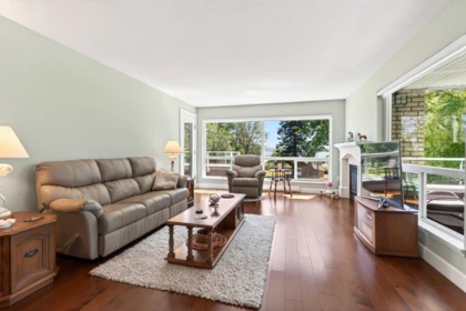 Kitchen Photo of 202 15717 Marine Drive, White Rock, BC