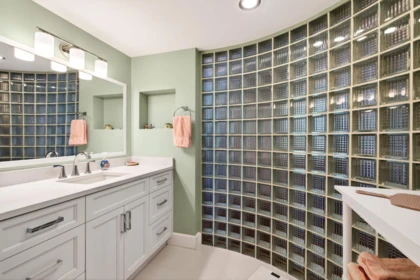 Mudroom Photo of 202 15717 Marine Drive, White Rock, BC