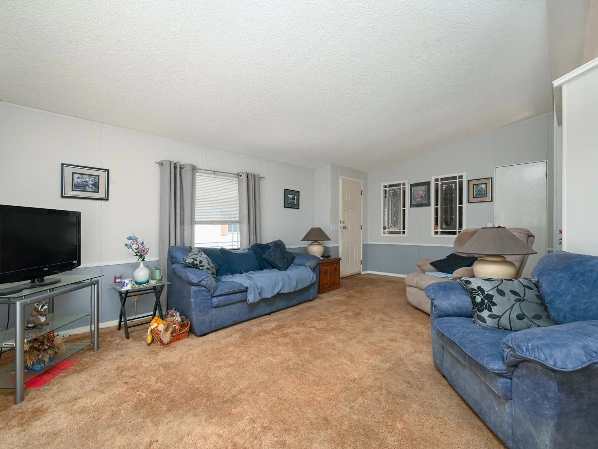 Family Room Photo of 9 8670 156 Street, Surrey, BC