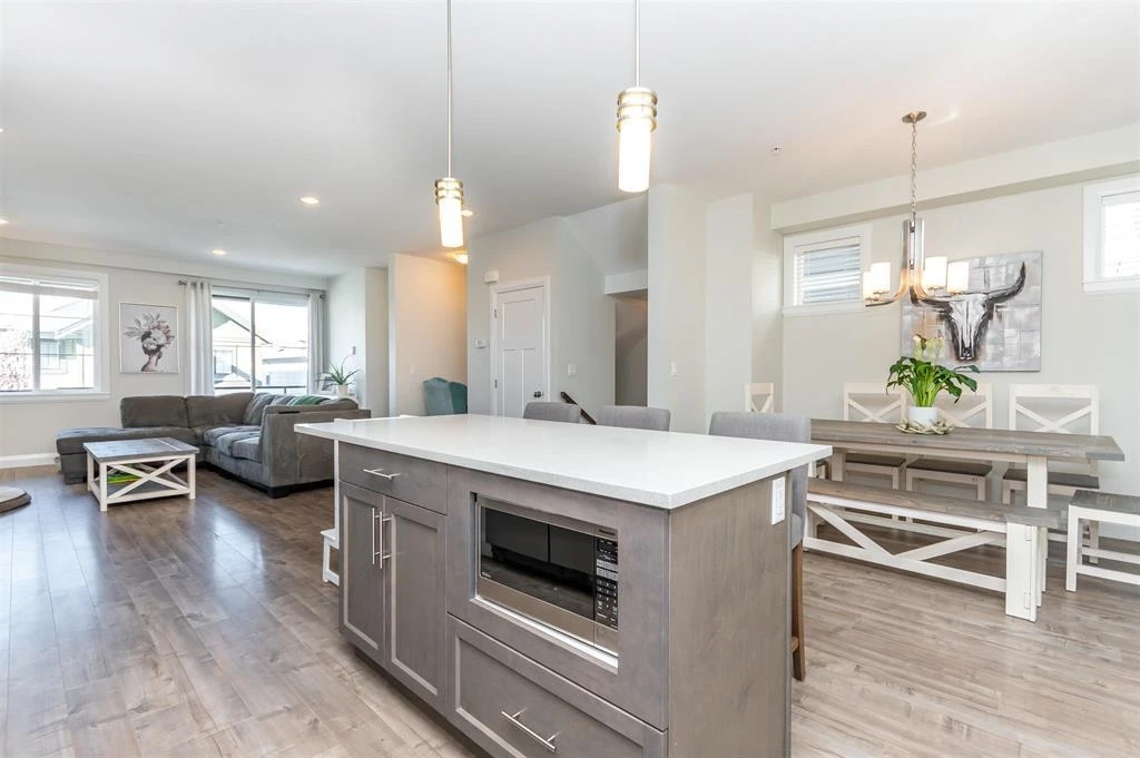 Family Room Photo of 50 47042 Macfarlane Place, Chilliwack, BC