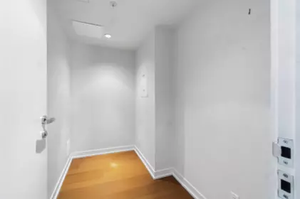 Hallway Photo of 1003 5955 Balsam Street, Vancouver, BC