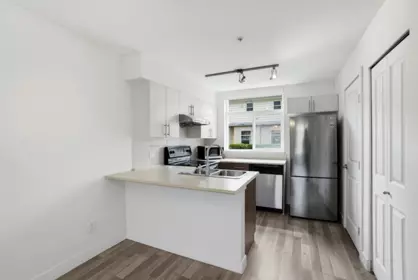 206 5632 Kings Road, Vancouver, BC, Vancouver — Townhouse for sale