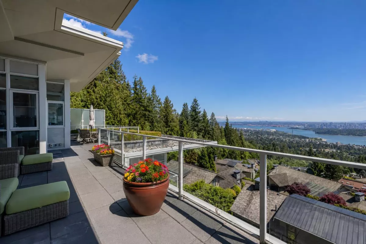 Exterior Rear Photo of PH2 2200 Chippendale Road, West Vancouver, BC
