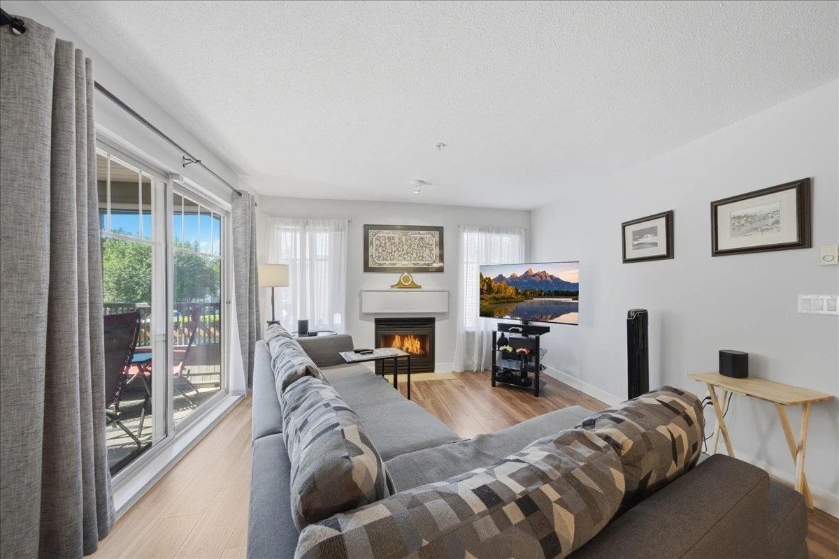 Living Room Photo of 212 12020 207a Street, Maple Ridge, BC