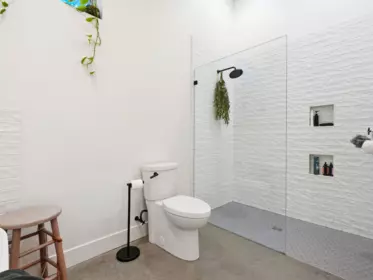 Primary Bathroom Photo of 1304 Oles Place, Roberts Creek, BC