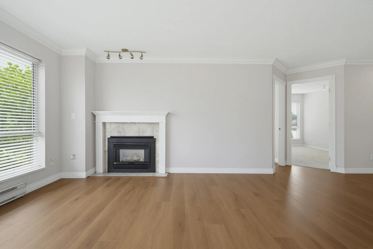 Living Room Photo of 438 32830 George Ferguson Way, Abbotsford, BC