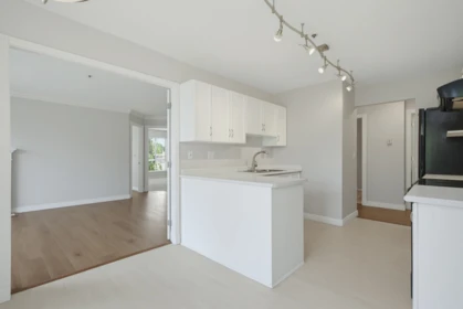 Kitchen Island Photo of 438 32830 George Ferguson Way, Abbotsford, BC