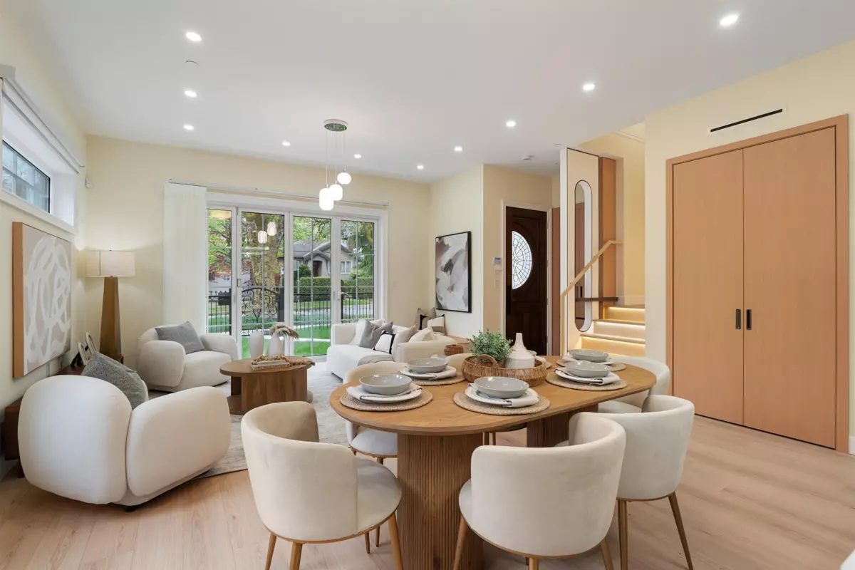 Dining Area Photo of 1 4503 W 15th Avenue, Vancouver, BC