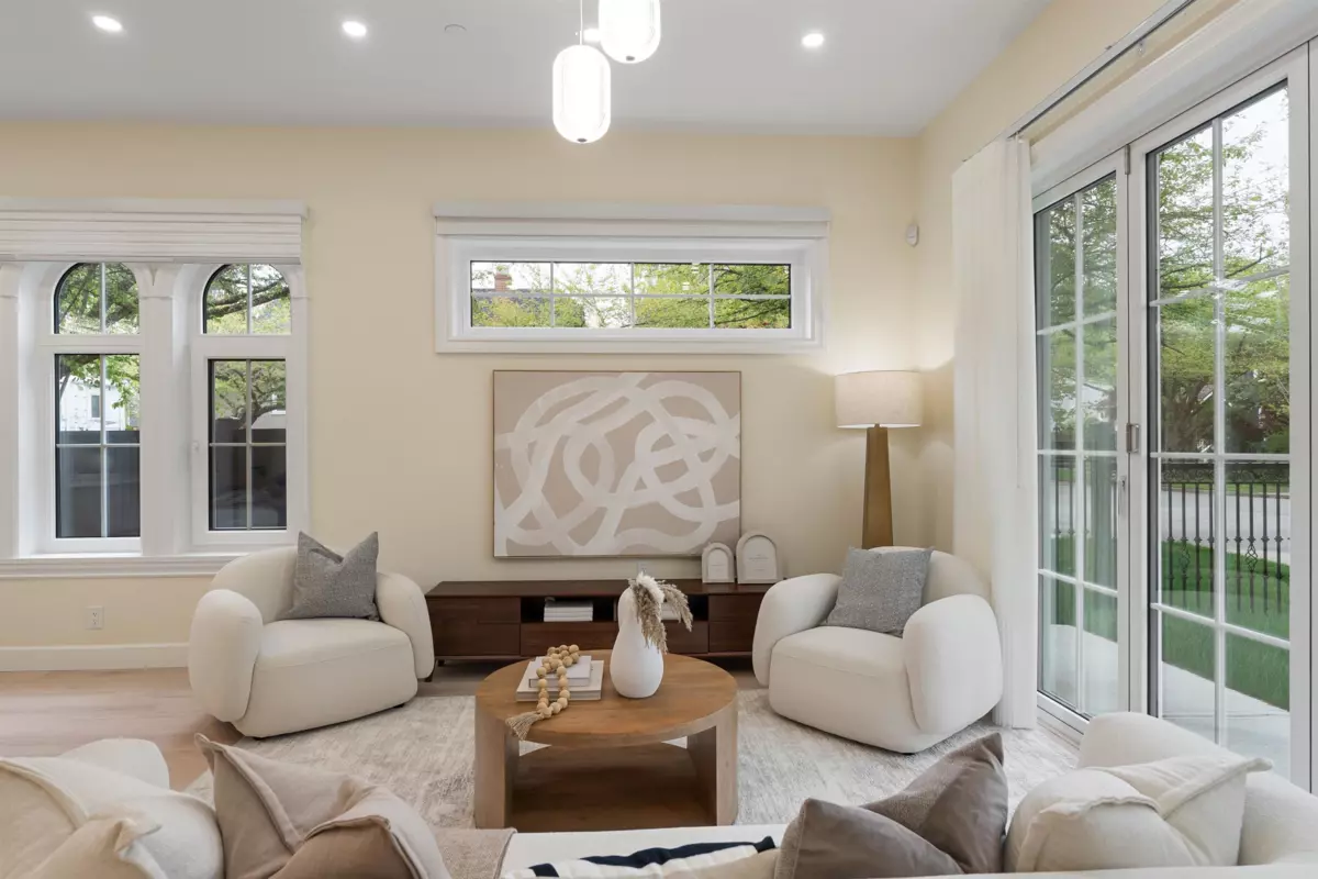 Family Room Photo of 1 4503 W 15th Avenue, Vancouver, BC