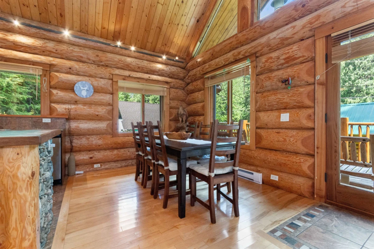 Dining Area Photo of A22 14581 Alpine Boulevard, Hope, BC