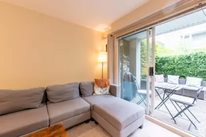 Entry Foyer Photo of 1 1386 W 6th Avenue, Vancouver, BC