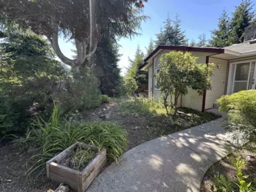 4987 Laurel Avenue, Sechelt, BC, Sechelt — Single Family Residence for sale