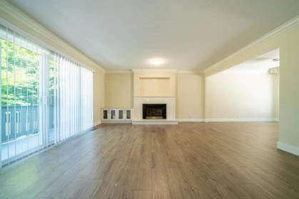 Kitchen Photo of 14654 106 Avenue, Surrey, BC