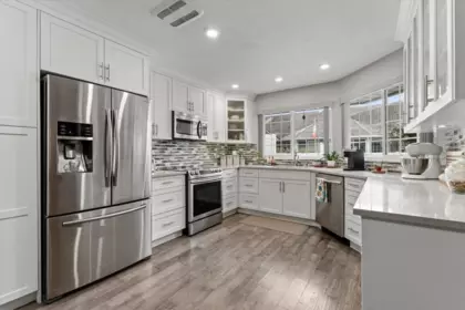 Kitchen Island Photo of 89 1450 Mccallum Road, Abbotsford, BC