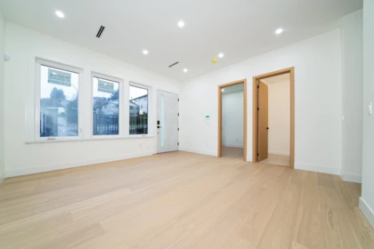 Kitchen Photo of 1 5091 Buxton Street, Burnaby, BC