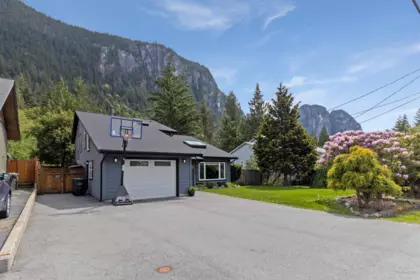 38582 Westway Avenue, Squamish, BC, Squamish — Single Family Residence for sale