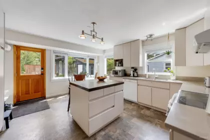 Kitchen Island Photo of 38582 Westway Avenue, Squamish, BC