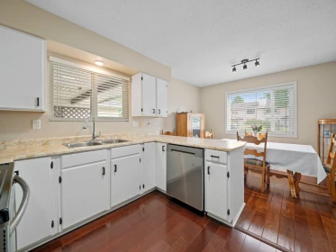 17213 59a Avenue, Surrey, BC, Surrey — Half Duplex for sale
