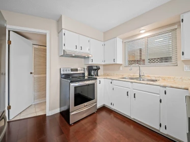 17213 59a Avenue, Surrey, BC, Surrey — Half Duplex for sale